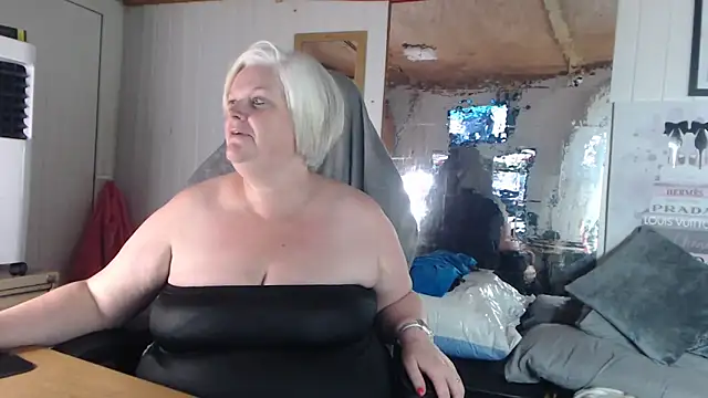 sexychazza16 online show from 10-11-25, 06:50