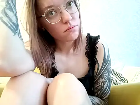 Snapshot of Aelita_bb chatting on 02-04-25, 08:13 Aelita bb online show from 02-04-25, 08:13