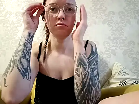 Snapshot of Aelita_bb chatting on 02-09-25, 12:08 Aelita bb online show from 02-09-25, 12:08