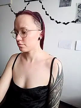 Snapshot of Aelita_bb chatting on 02-24-25, 01:21 Aelita bb online show from 02-24-25, 01:21