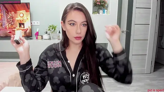 JuliaDiksonX online show from 12-19-24, 08:34