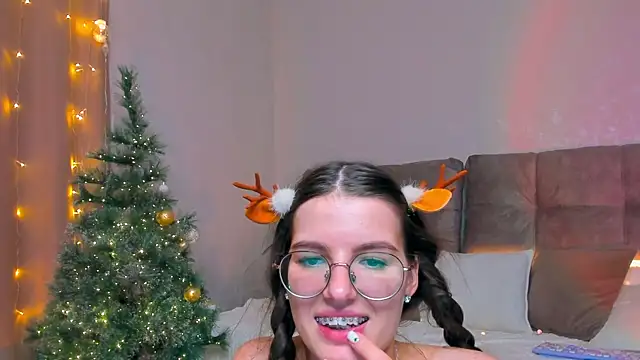 Snapshot of AriellaTesk chatting on 01-01-25, 05:22 AriellaTesk online show from 01-01-25, 05:22