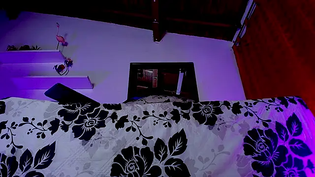 sofi decker online show from 02-27-25, 03:04