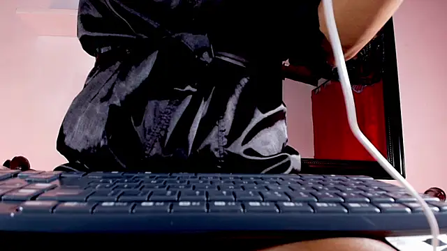 sofi decker online show from 03-14-25, 03:04