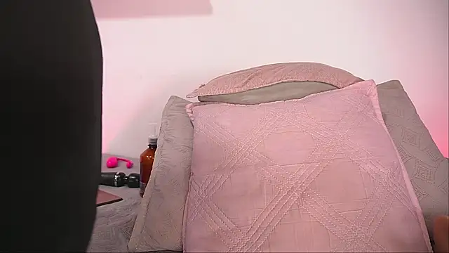 sofi decker online show from 09-11-25, 03:17