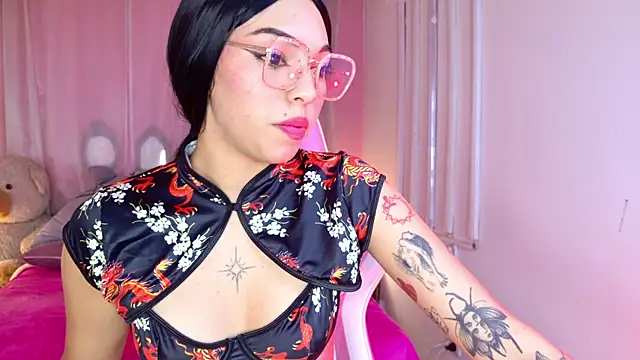 Snapshot of Lyna_love chatting on 10-15-25, 08:20 Lyna love online show from 10-15-25, 08:20