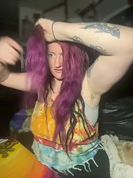 Snapshot of 1-800-FUCKYOU chatting on 01-11-25, 04:38 1-800-FUCKYOU online show from 01-11-25, 04:38