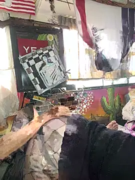 Snapshot of 1-800-FUCKYOU chatting on 09-28-25, 10:48 1-800-FUCKYOU online show from 09-28-25, 10:48