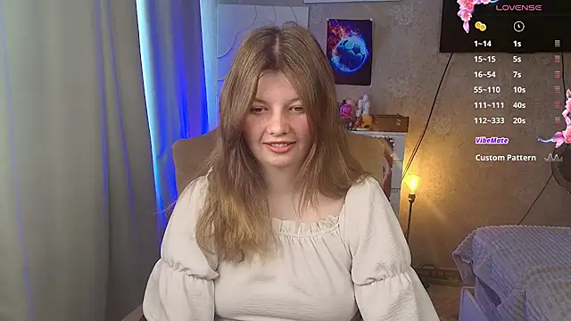 Snapshot of Vivian_cutie chatting on 07-18-26, 08:40 Vivian cutie online show from 07-18-26, 08:40