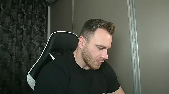 Snapshot of Thori92 chatting on 02-02-25, 04:54 Thori92 online show from 02-02-25, 04:54