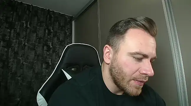 Snapshot of Thori92 chatting on 02-04-25, 06:06 Thori92 online show from 02-04-25, 06:06