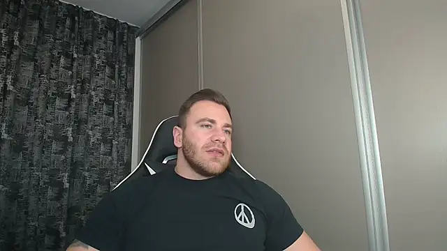 Snapshot of Thori92 chatting on 02-06-25, 06:46 Thori92 online show from 02-06-25, 06:46