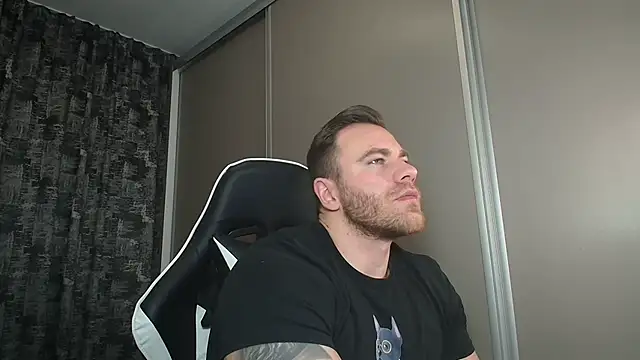 Snapshot of Thori92 chatting on 02-07-25, 06:56 Thori92 online show from 02-07-25, 06:56