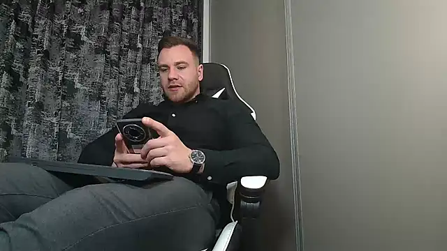 Snapshot of Thori92 chatting on 02-12-25, 06:09 Thori92 online show from 02-12-25, 06:09