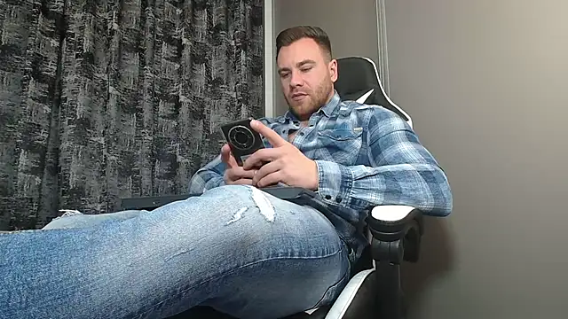 Snapshot of Thori92 chatting on 02-17-25, 06:15 Thori92 online show from 02-17-25, 06:15