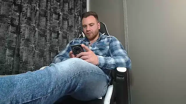 Snapshot of Thori92 chatting on 02-17-25, 09:19 Thori92 online show from 02-17-25, 09:19