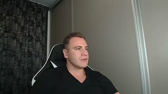 Snapshot of Thori92 chatting on 09-18-25, 06:10 Thori92 online show from 09-18-25, 06:10