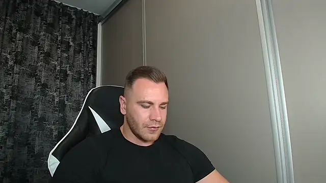 Snapshot of Thori92 chatting on 09-26-25, 05:06 Thori92 online show from 09-26-25, 05:06