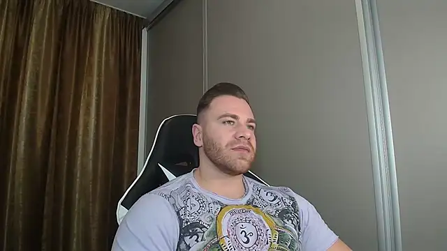 Snapshot of Thori92 chatting on 12-20-25, 04:14 Thori92 online show from 12-20-25, 04:14