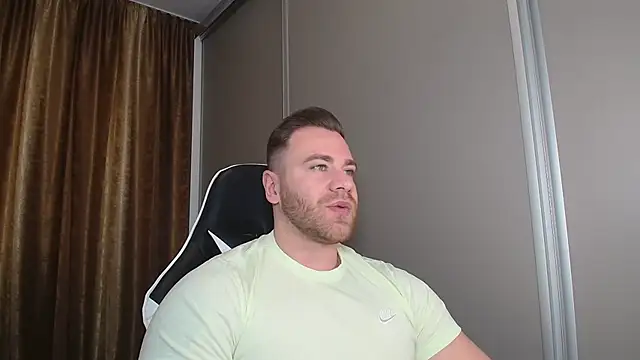 Snapshot of Thori92 chatting on 12-21-25, 12:01 Thori92 online show from 12-21-25, 12:01