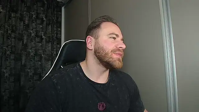 Snapshot of Thori92 chatting on 01-13-26, 05:07 Thori92 online show from 01-13-26, 05:07