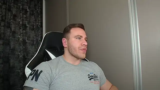 Snapshot of Thori92 chatting on 02-25-26, 08:18 Thori92 online show from 02-25-26, 08:18