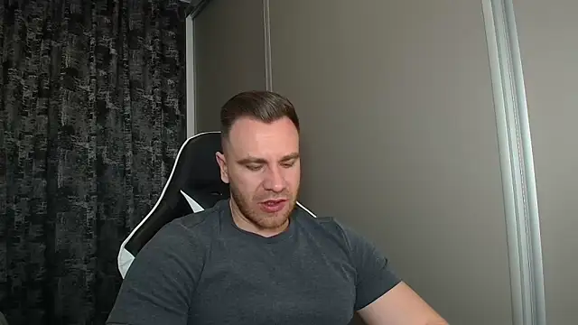 Snapshot of Thori92 chatting on 03-12-26, 05:52 Thori92 online show from 03-12-26, 05:52