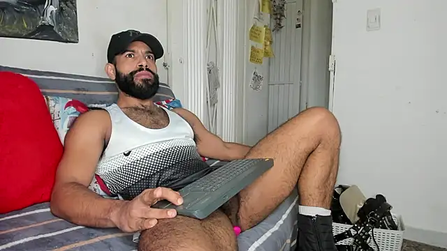 Snapshot of sweatyhairypig23 chatting on 01-16-26, 12:20 sweatyhairypig23 online show from 01-16-26, 12:20