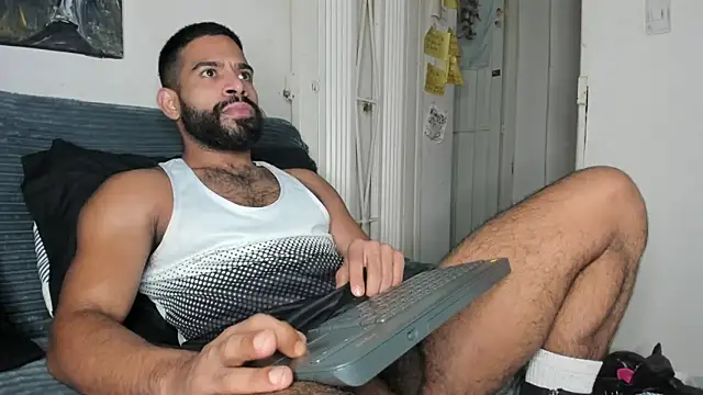 Snapshot of sweatyhairypig23 chatting on 02-08-26, 04:05 sweatyhairypig23 online show from 02-08-26, 04:05