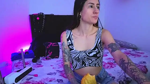 I am kim online show from 03-03-26, 02:18