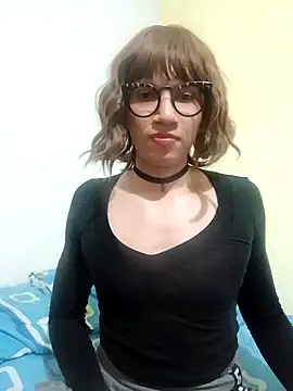 Snapshot of Anna_Luisa chatting on 10-28-25, 05:22 Anna Luisa online show from 10-28-25, 05:22
