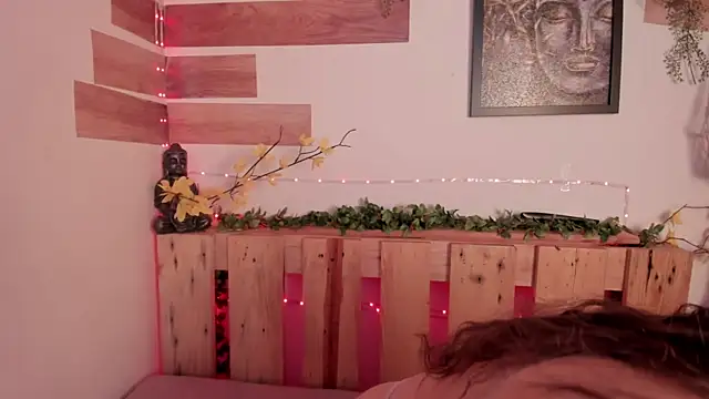 llanna  online show from 04-13-26, 05:18