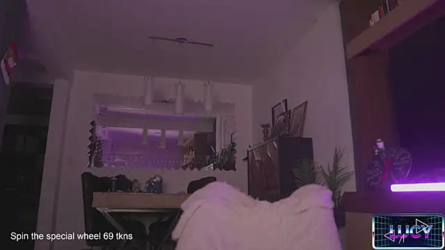 LucyAllenX online show from 01-24-25, 11:34