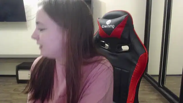 Laralianna online show from 12-25-24, 07:34