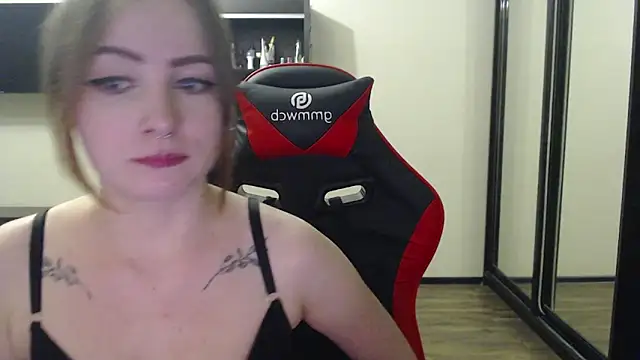 Laralianna online show from 02-18-25, 03:43