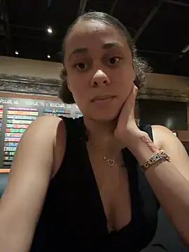 Snapshot of rennibear chatting on 07-02-26, 04:51 rennibear online show from 07-02-26, 04:51