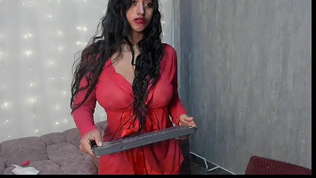 Valentinne z online show from 01-19-25, 11:56