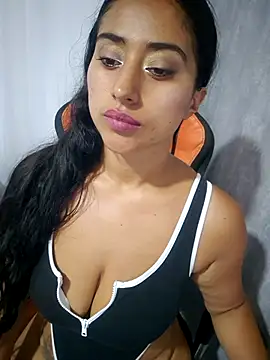 Valentinne z online show from 02-07-25, 12:31