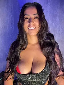 Snapshot of Valentinne_z chatting on 01-15-26, 09:58 Valentinne z online show from 01-15-26, 09:58