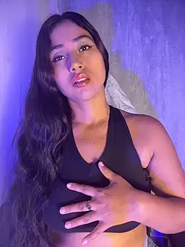 Snapshot of Valentinne_z chatting on 02-15-26, 04:53 Valentinne z online show from 02-15-26, 04:53