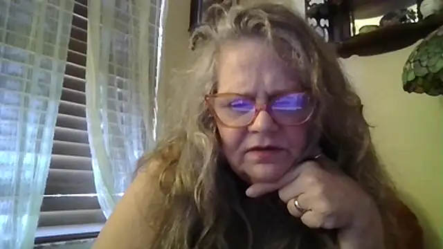 Snapshot of DestineeLoverGirl chatting on 03-20-26, 01:16 DestineeLoverGirl online show from 03-20-26, 01:16