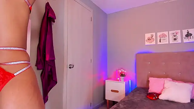 Snapshot of EmilyCoast-1 chatting on 01-31-25, 04:59 EmilyCoast-1 online show from 01-31-25, 04:59