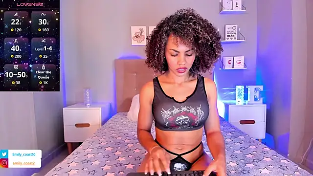 Snapshot of EmilyCoast-1 chatting on 09-15-25, 07:14 EmilyCoast-1 online show from 09-15-25, 07:14