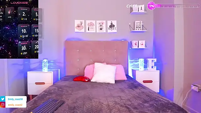 Snapshot of EmilyCoast-1 chatting on 11-14-25, 07:23 EmilyCoast-1 online show from 11-14-25, 07:23