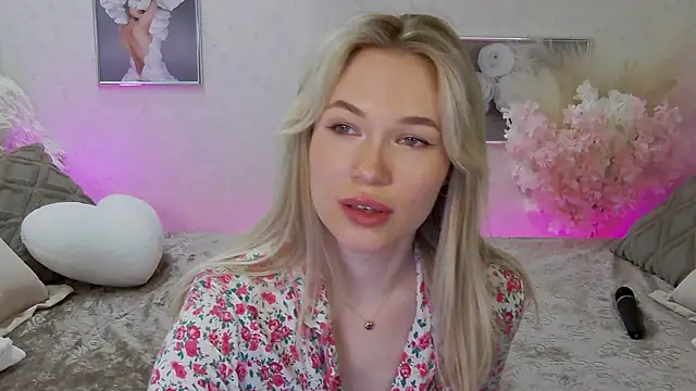 Veronika Mitchel online show from 03-17-25, 01:46