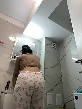 Snapshot of Scarlett-Dream chatting on 02-04-25, 08:13 Scarlett-Dream online show from 02-04-25, 08:13