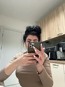 Snapshot of Scarlett-Dream chatting on 02-12-25, 01:48 Scarlett-Dream online show from 02-12-25, 01:48