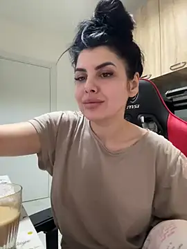 Snapshot of Scarlett-Dream chatting on 02-28-25, 07:15 Scarlett-Dream online show from 02-28-25, 07:15