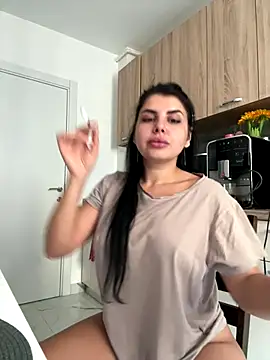 Snapshot of Scarlett-Dream chatting on 09-09-25, 06:13 Scarlett-Dream online show from 09-09-25, 06:13