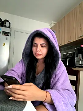 Snapshot of Scarlett-Dream chatting on 09-15-25, 05:29 Scarlett-Dream online show from 09-15-25, 05:29